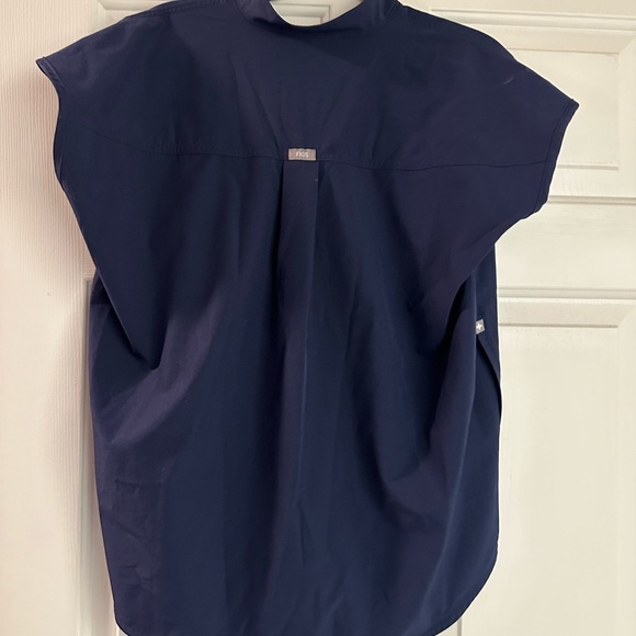Navy women’s oversized scrub top- XS - Picture 3 of 4